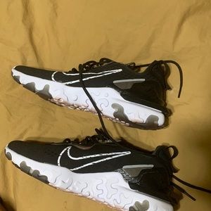 Nike shoes 9.5. Like new